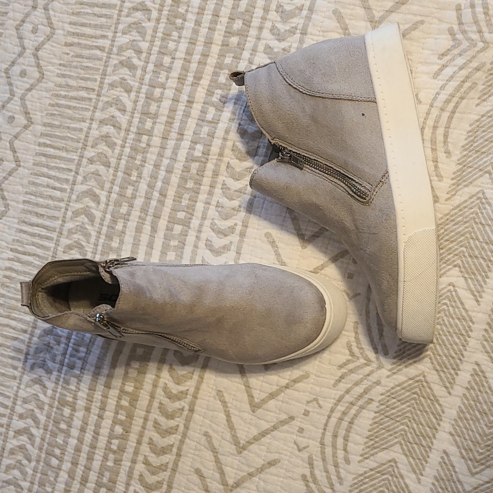 SODA 8.5 Wedge Sneaker